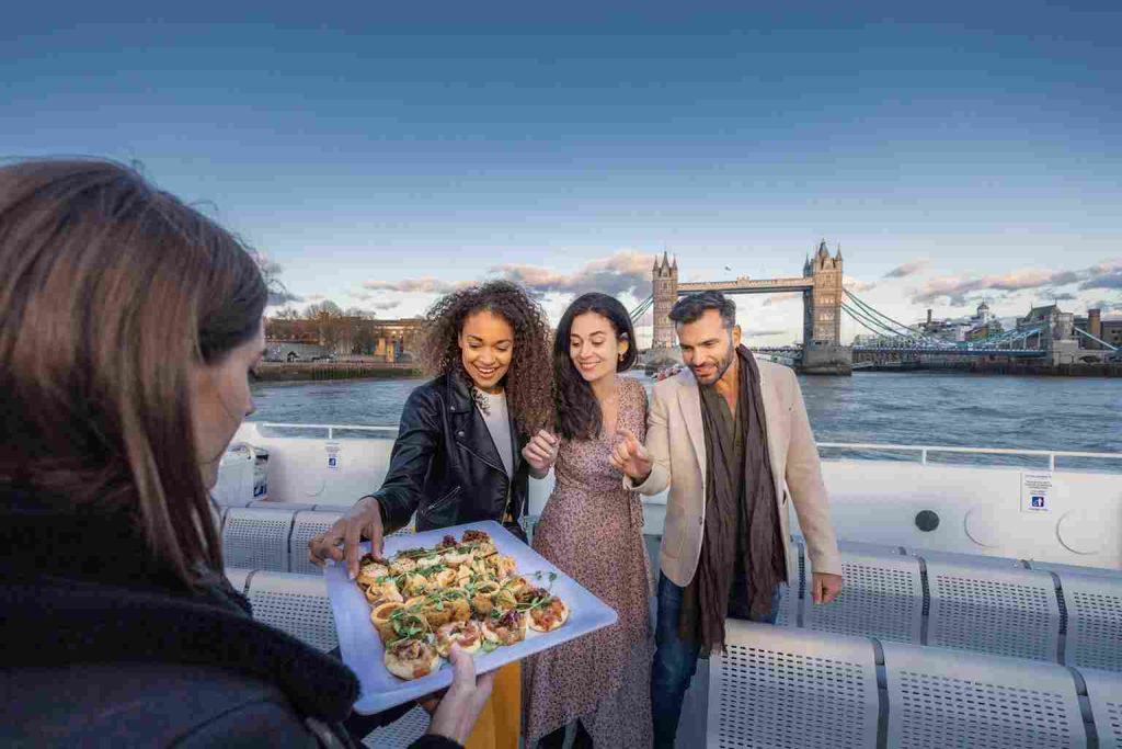 Thames River Cruise with free Stopovers